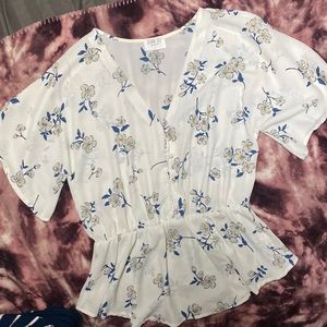 ⭐️⭐️3/$25⭐️⭐️ Flowey sienna sky top